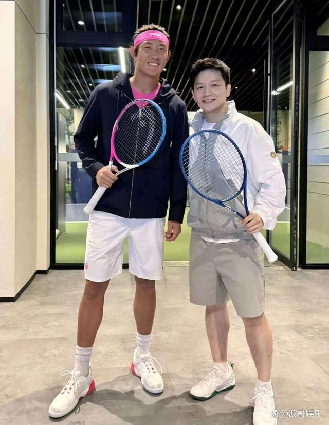 包含费德勒意外战胜加拿大队，比赛局势复杂引爆全场！赛场气氛高涨的词条
