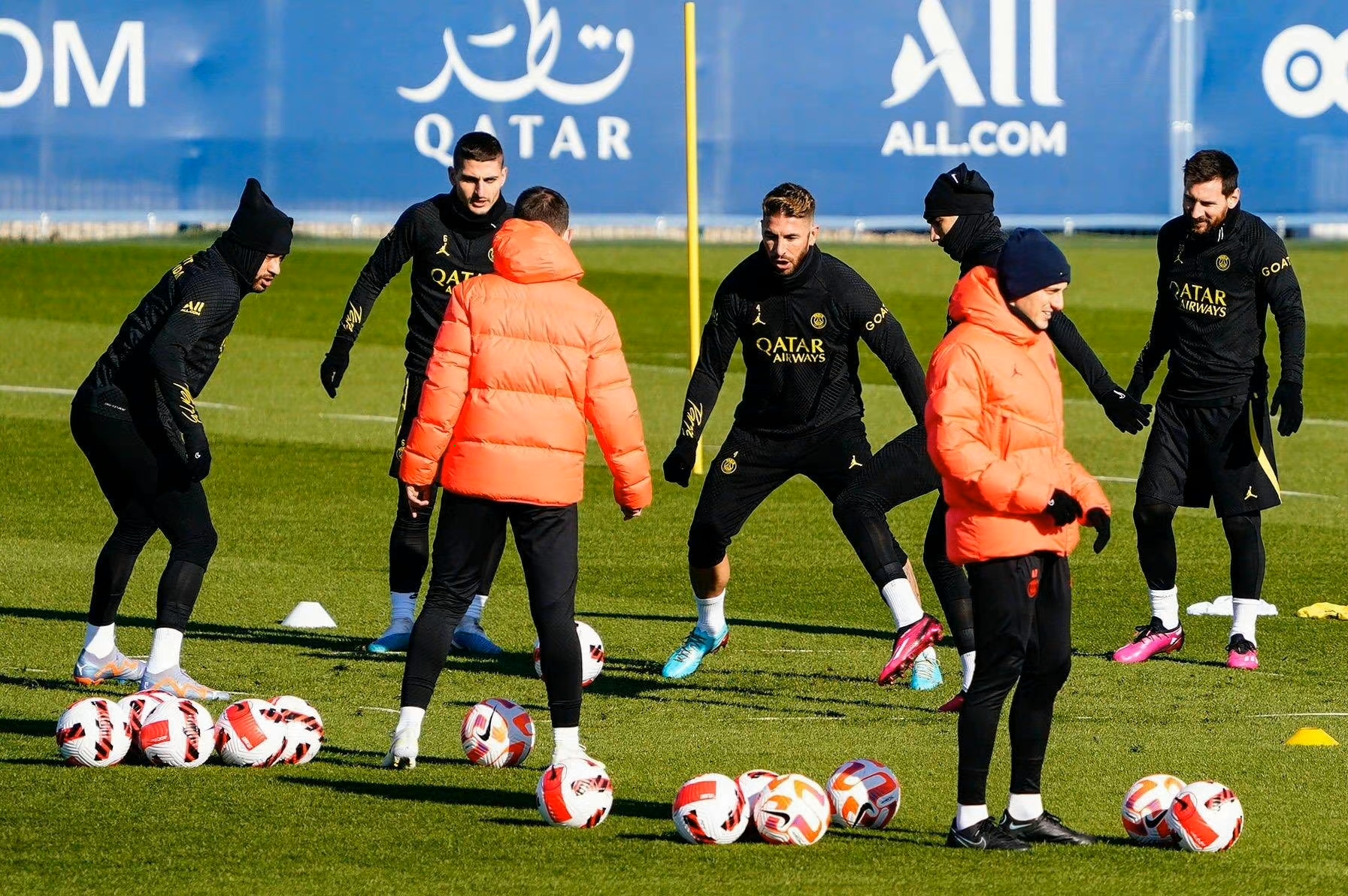 关于赛前夏洛特黄蜂调整名单以备法国杯;强势反弹环节打磨;引发热议;资深球员宣示担当的信息 关于赛前夏洛特黄蜂调整名单以备法国杯;强势反弹环节打磨;引发热议;资深球员宣示担当的信息