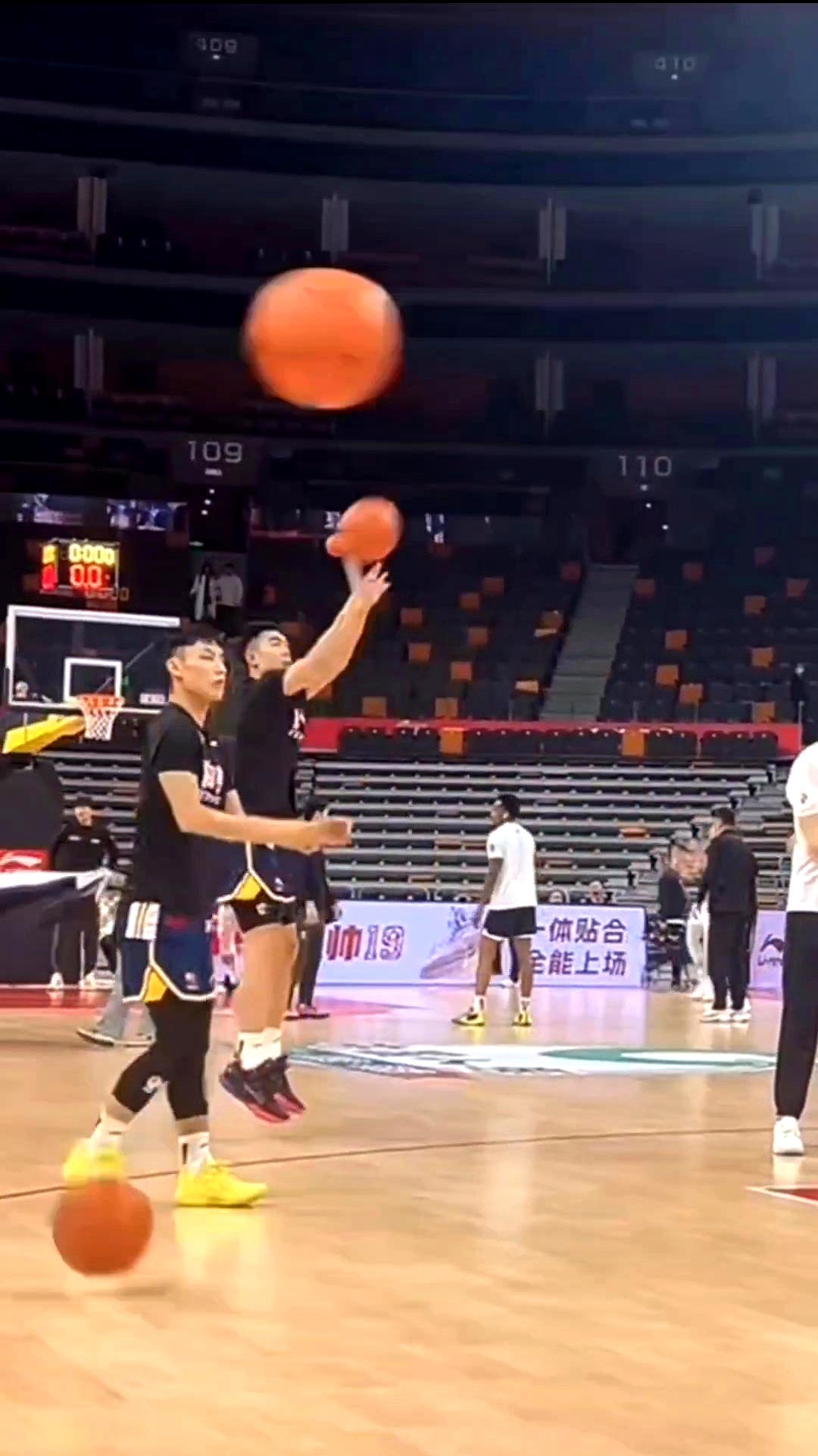 广东宏远迎CBA常规赛关键赛,集结日外线爆发,悬念犹存,年轻球员得到机会的简单介绍 广东宏远迎CBA常规赛关键赛,集结日外线爆发,悬念犹存,年轻球员得到机会的简单介绍