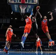 俄克拉荷马雷霆训练开放日，清晨门线救险引欢呼，CBA季后赛在即，年轻球员得到机会(波士顿凯尔特人vs俄克拉荷马雷霆)