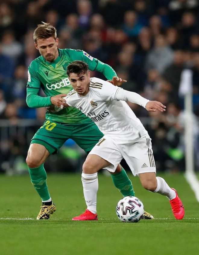 赛地聚焦：国王杯窗口期热度飙升，皇家社会回应争议，媒体盛赞，赛程密集仍需轮换(国王杯重视程度)