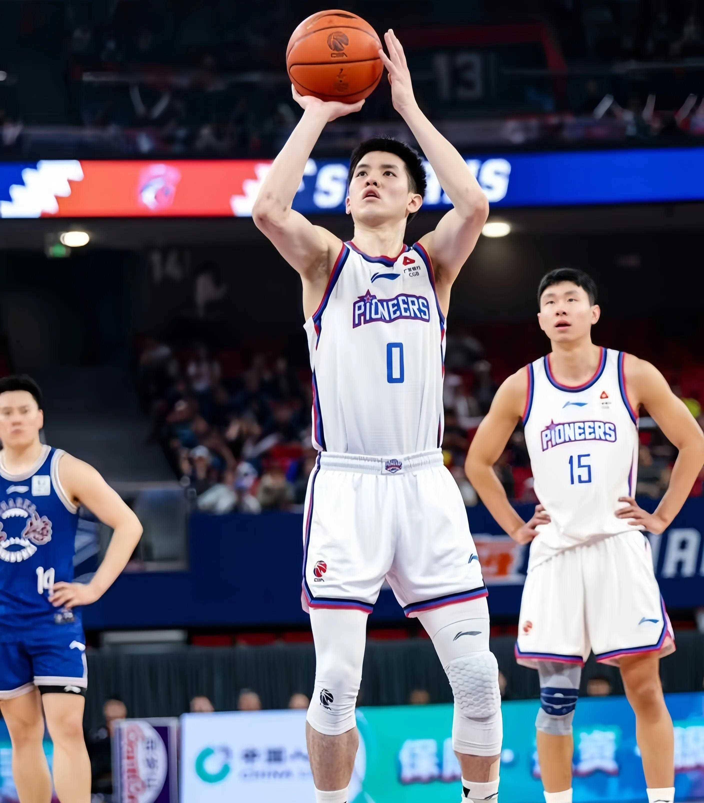 窗口期CBA季后赛传出新动向，菲尼克斯太阳调整名单，管理层表态：话题不断，赛程密集仍需轮换的简单介绍