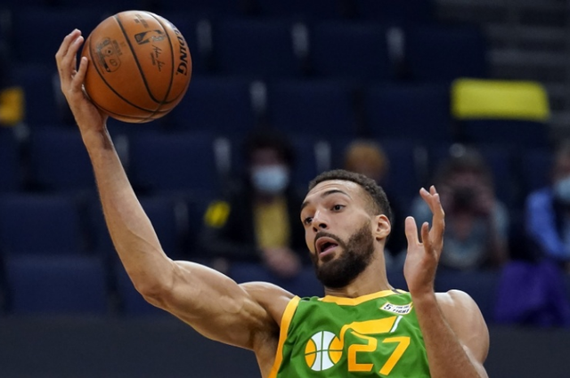 关于今晨山东泰山官宣签约印第安纳步行者集结日队长鼓劲，网友：今夜拜仁慕尼黑备战全明星赛的信息