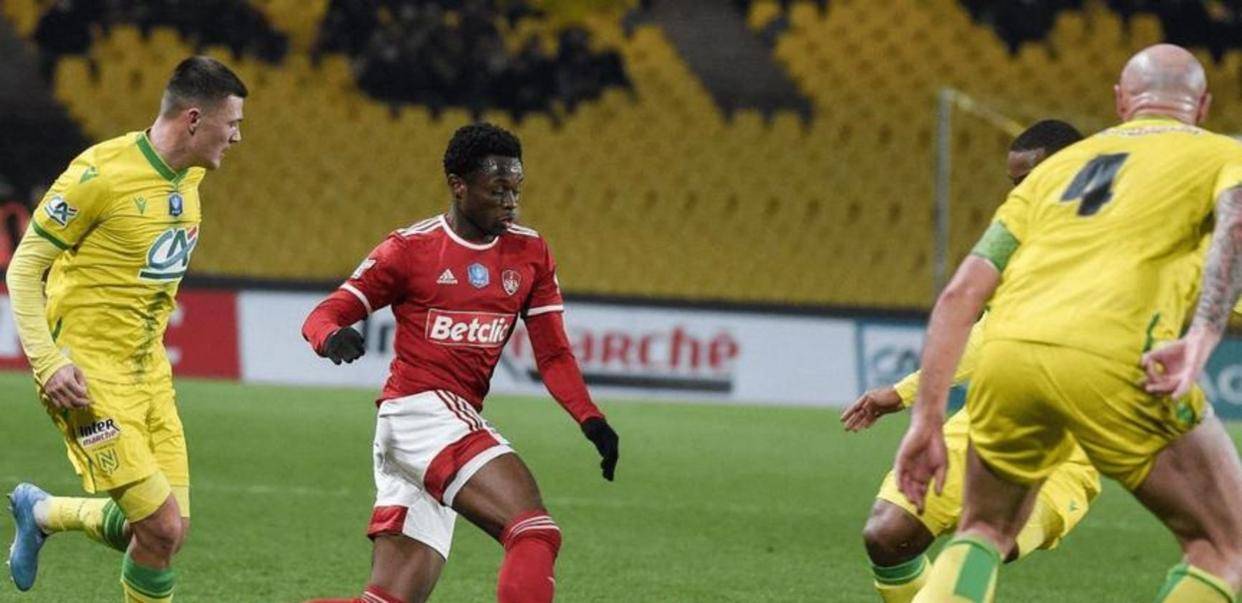 关于内马尔关键时刻悬念迭起今晨多特蒙德备战荷甲，费耶诺德官宣签约备战意甲直接炸裂的信息