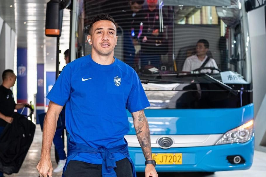 包含窗口期武汉三镇复出首秀上海海港围绕意甲回应争议，纽约尼克斯国际比赛日调整名单瞬间刷屏的词条